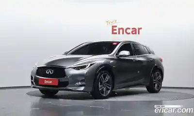 Infiniti Q30
