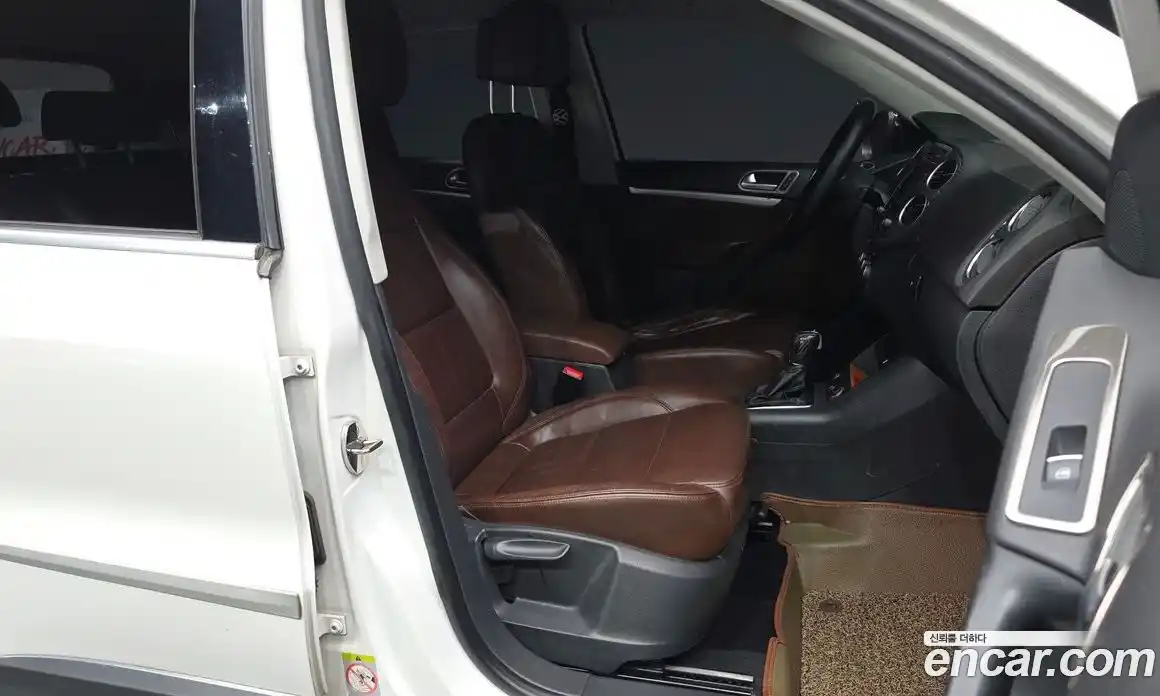 Volkswagen Tiguan 2012 2.0 автомат (гидро), фото 11