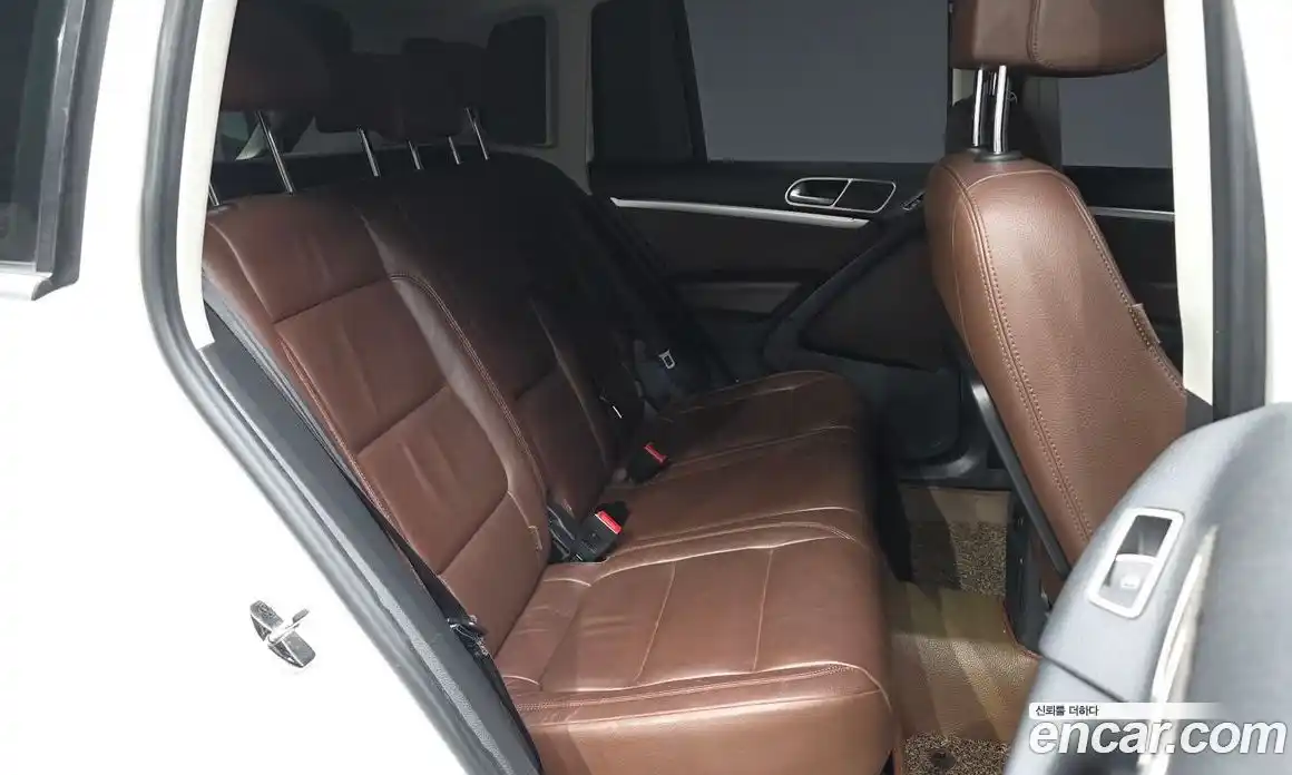 Volkswagen Tiguan 2012 2.0 автомат (гидро), фото 12