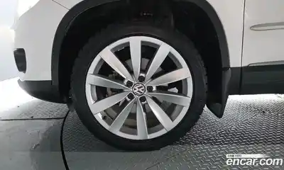 Volkswagen Tiguan 2012 2.0 автомат (гидро), миниатюра 5