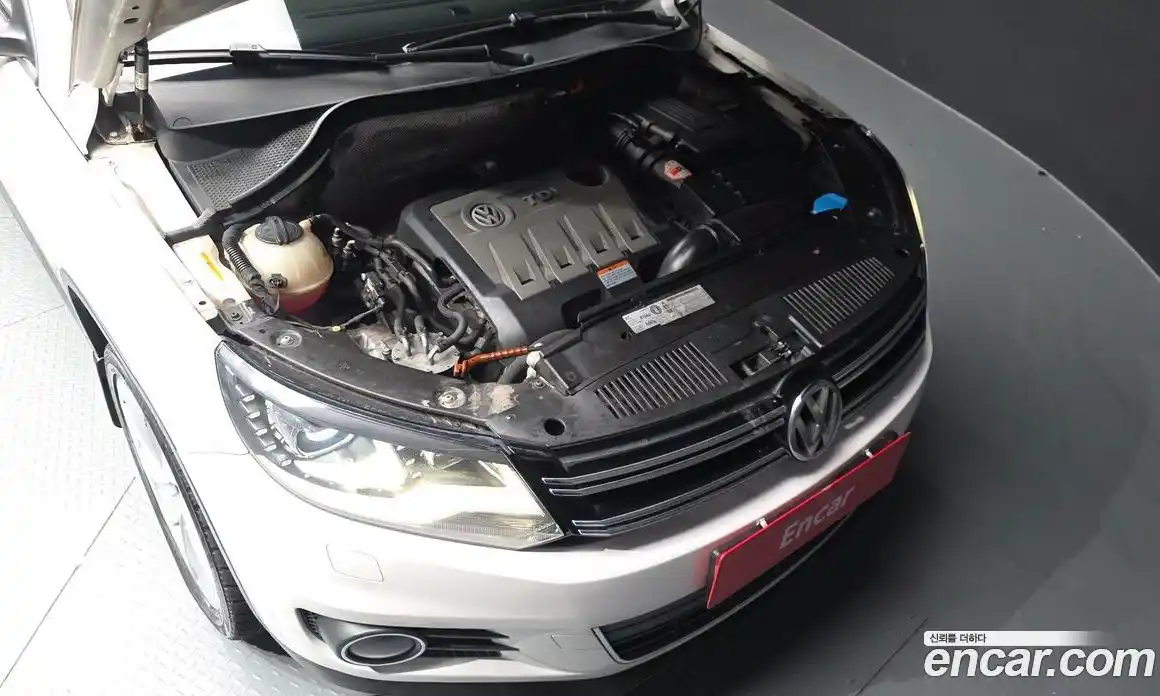 Volkswagen Tiguan 2012 2.0 автомат (гидро), фото 6