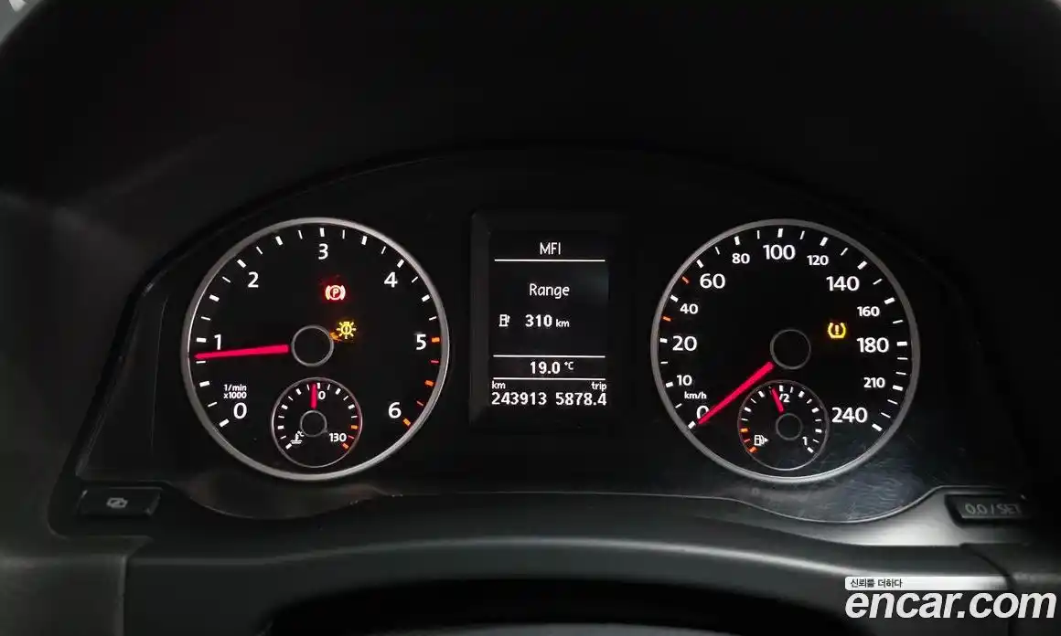 Volkswagen Tiguan 2012 2.0 автомат (гидро), фото 8