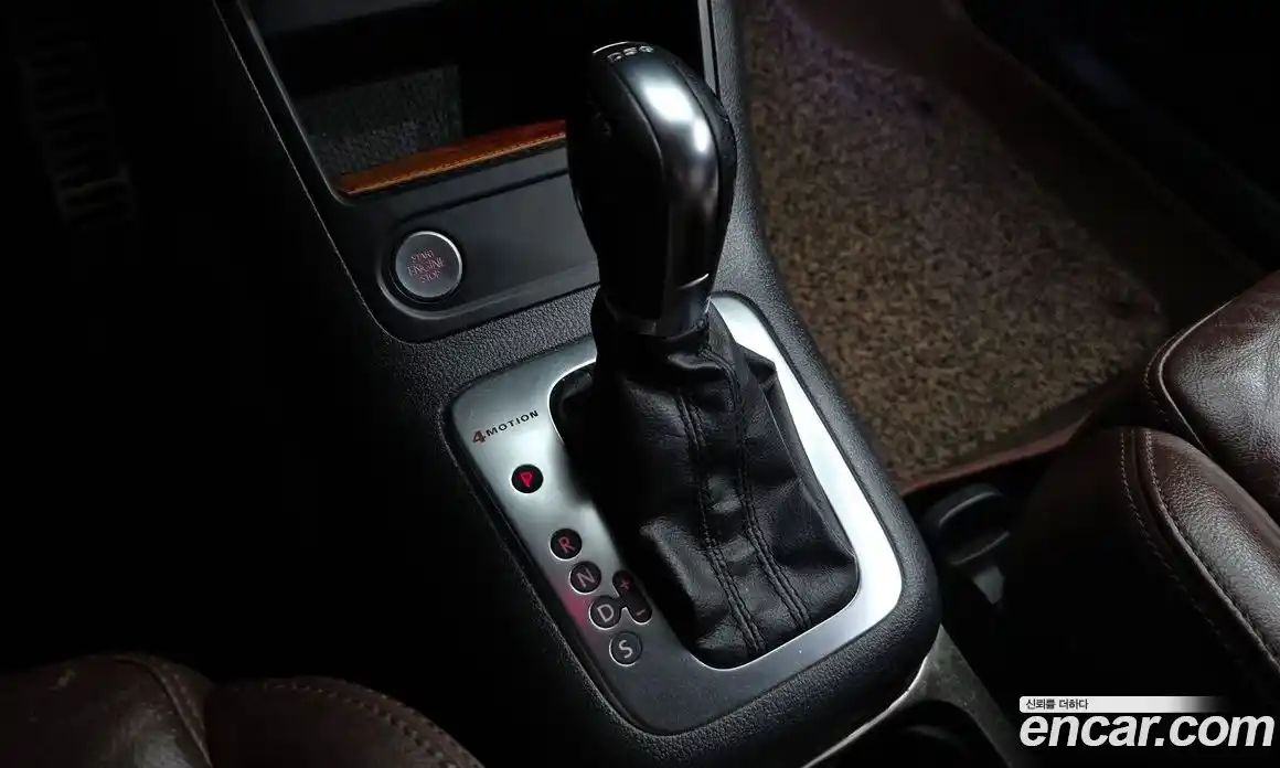 Volkswagen Tiguan 2012 2.0 автомат (гидро), фото 9