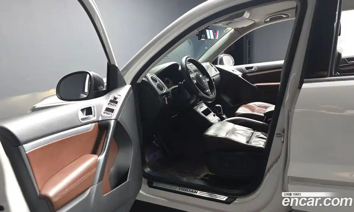 Volkswagen Tiguan 2012 2.0 автомат (гидро), фото 10
