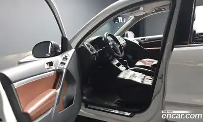 Volkswagen Tiguan 2012 2.0 автомат (гидро), миниатюра 10