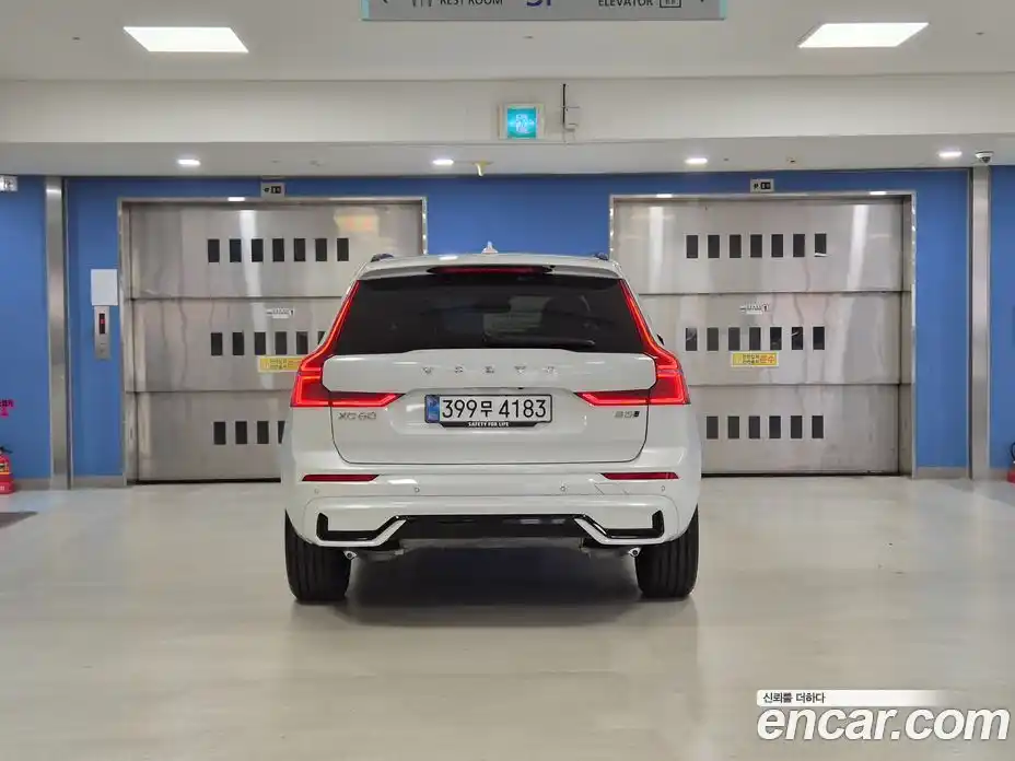Volvo XC60 2025 2.0 автомат (гидро), фото 4