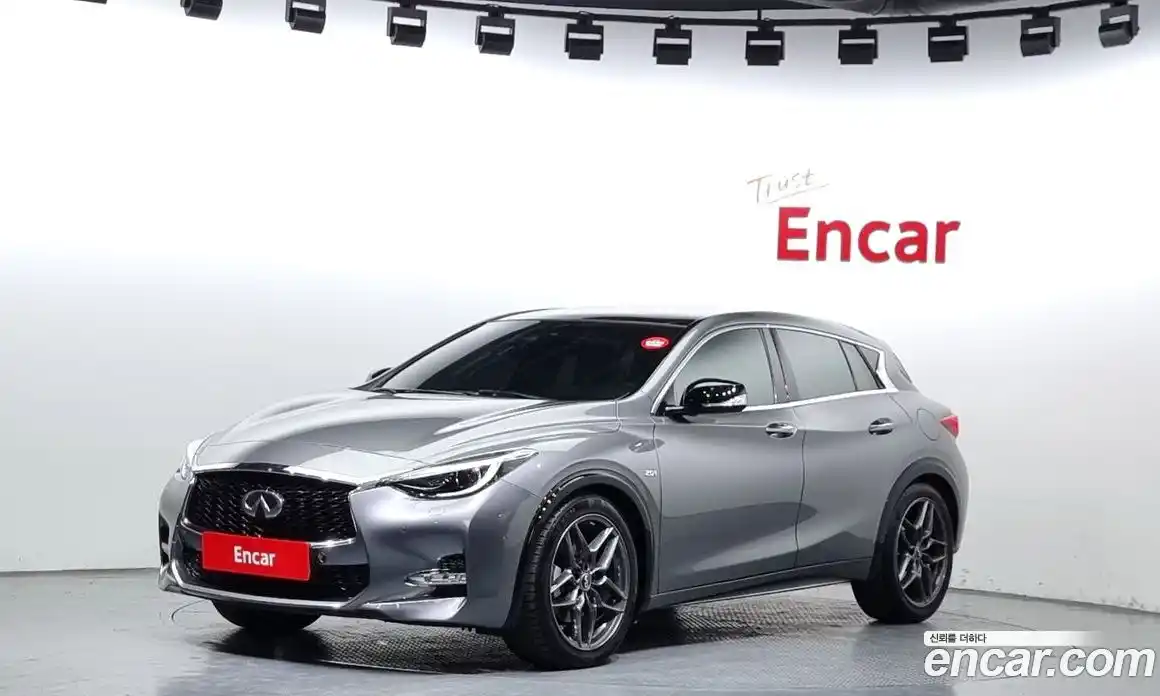 Infiniti Q30 2019 2.0 гидро, фото 1