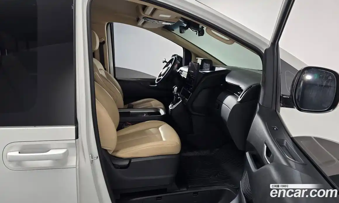 Hyundai Staria 2023 2.2 гидро, фото 11