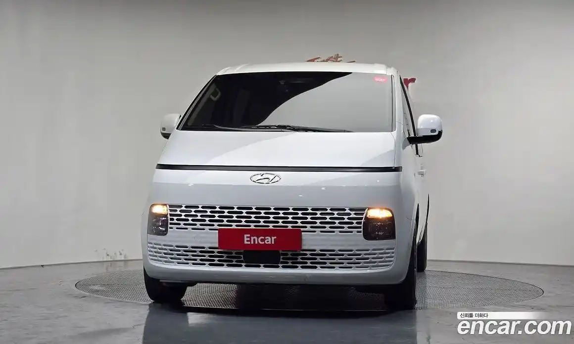 Hyundai Staria 2023 2.2 гидро, фото 3
