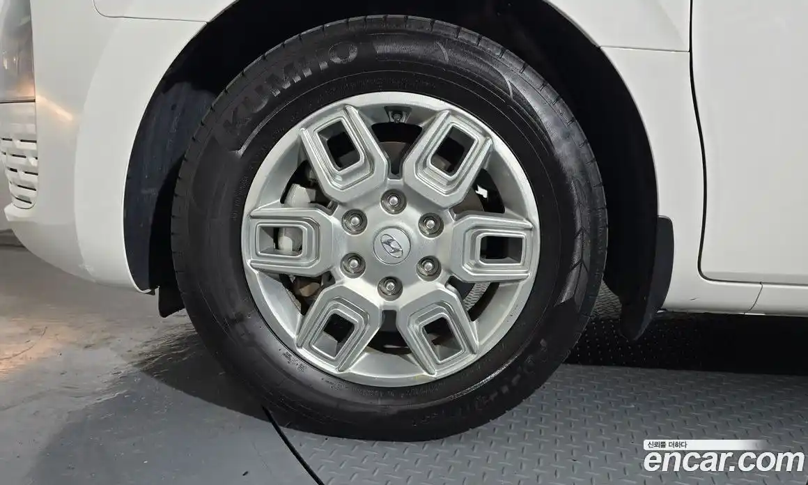 Hyundai Staria 2023 2.2 гидро, фото 5