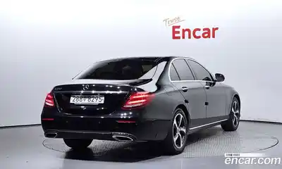 Mercedes-Benz E-Class 2019 2.0 автомат (гидро), миниатюра 2