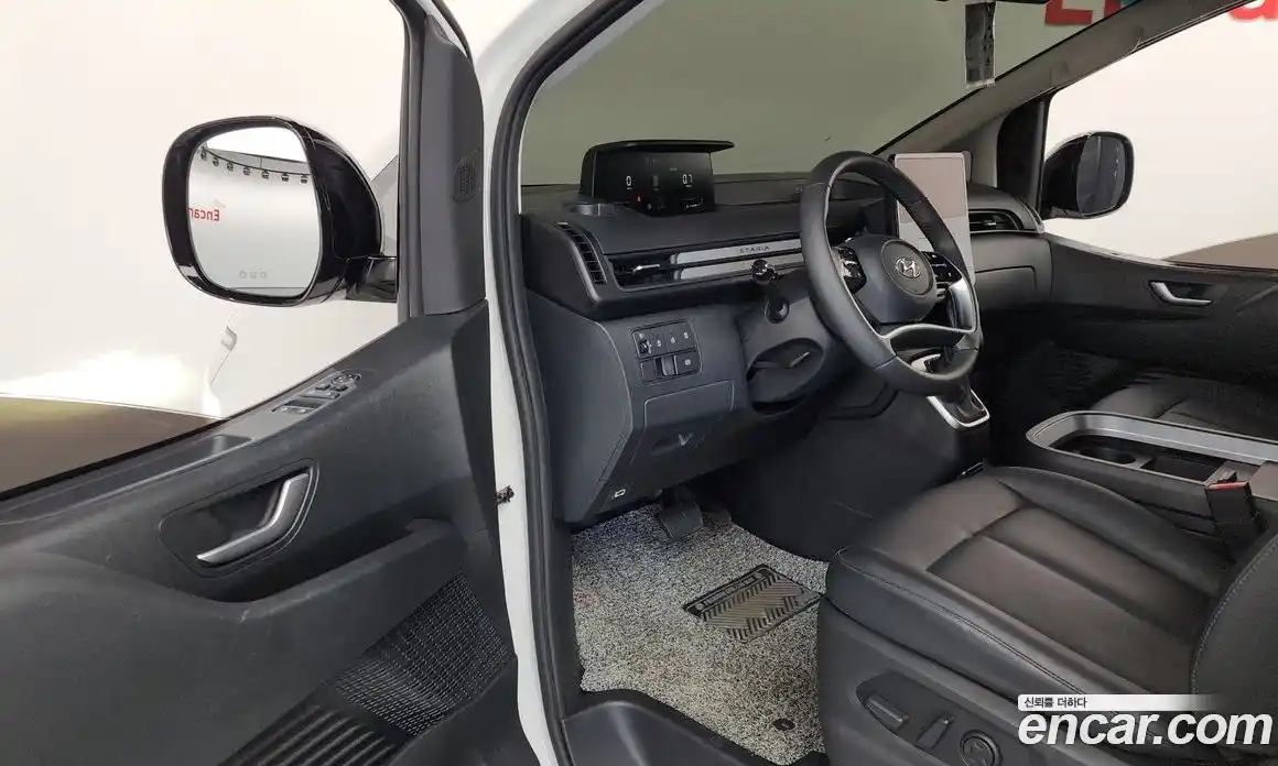 Hyundai Staria 2023 2.2 гидро, фото 13