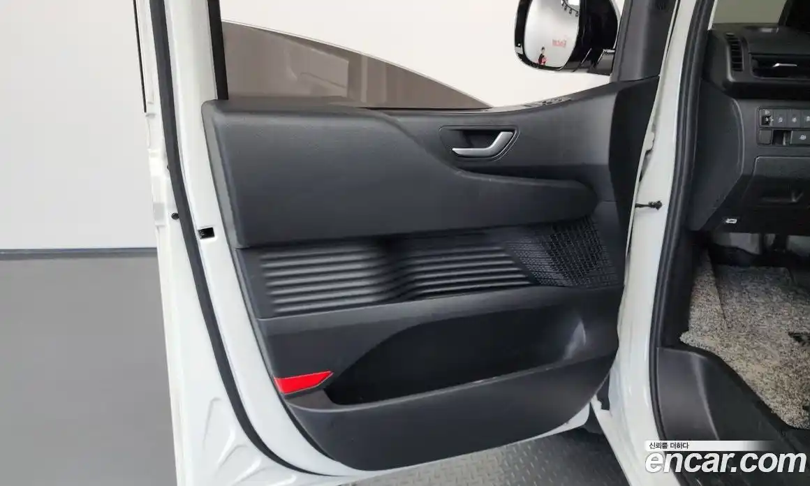 Hyundai Staria 2023 2.2 гидро, фото 15