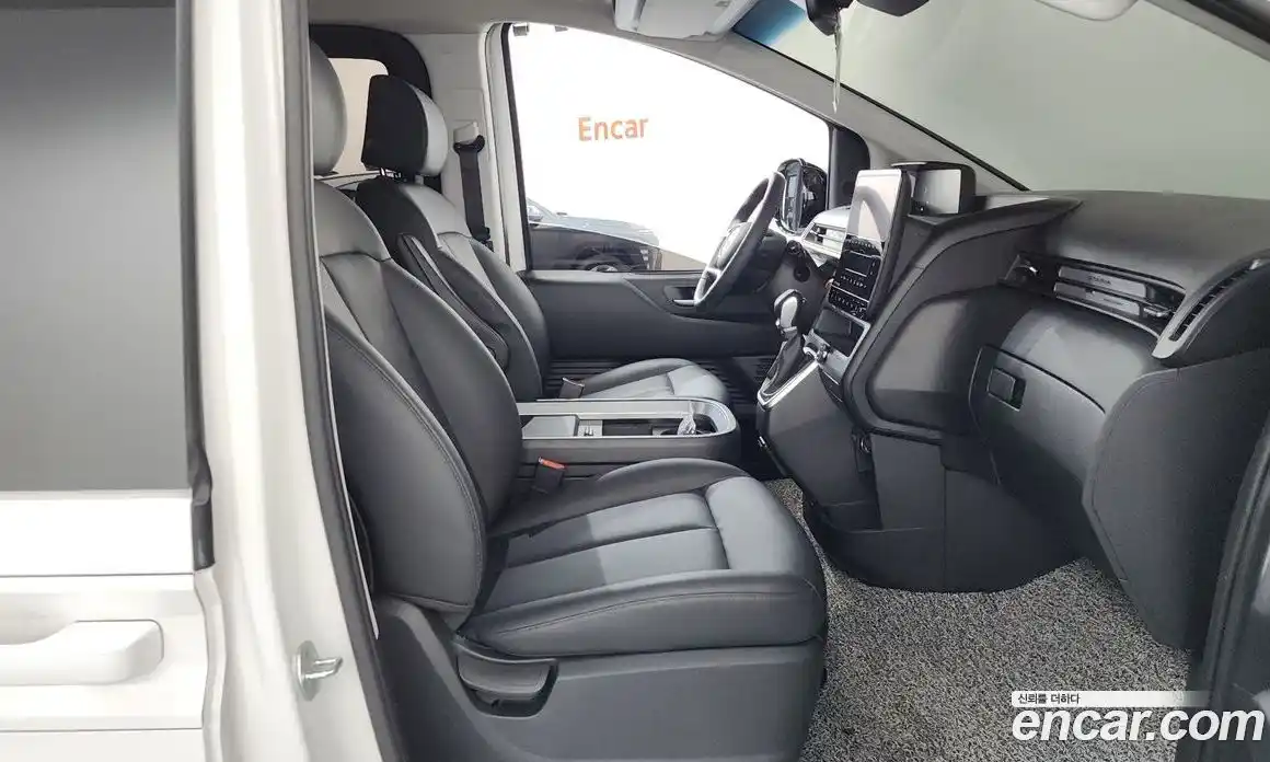 Hyundai Staria 2023 2.2 гидро, фото 16