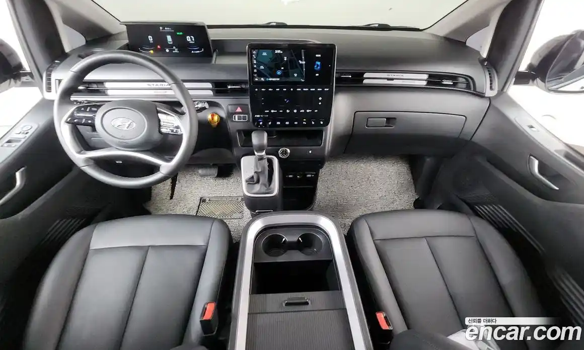 Hyundai Staria 2023 2.2 гидро, фото 10