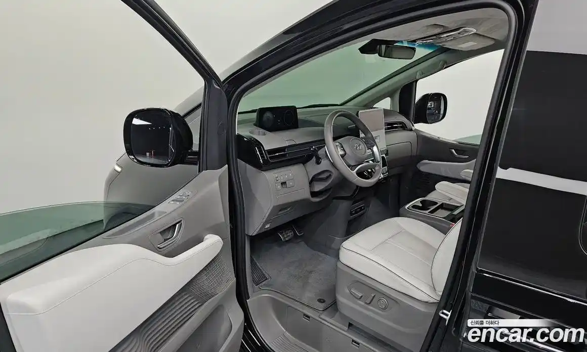 Hyundai Staria 2023 2.2 автомат (гидро), фото 13