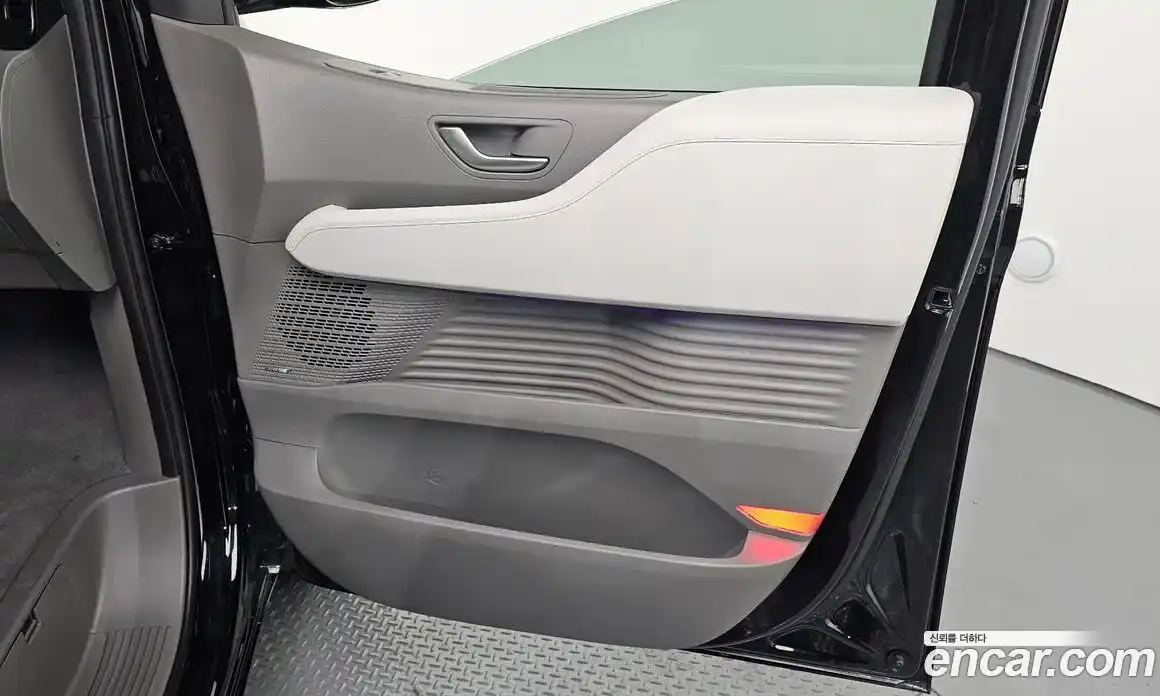 Hyundai Staria 2023 2.2 автомат (гидро), фото 14