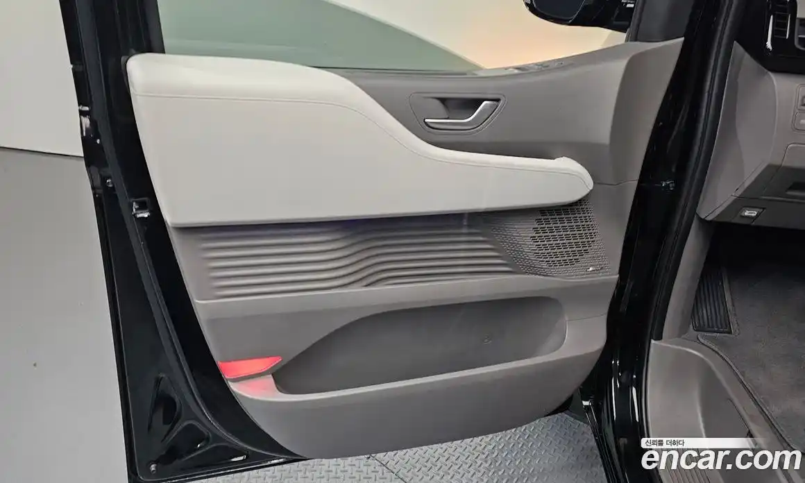 Hyundai Staria 2023 2.2 автомат (гидро), фото 15