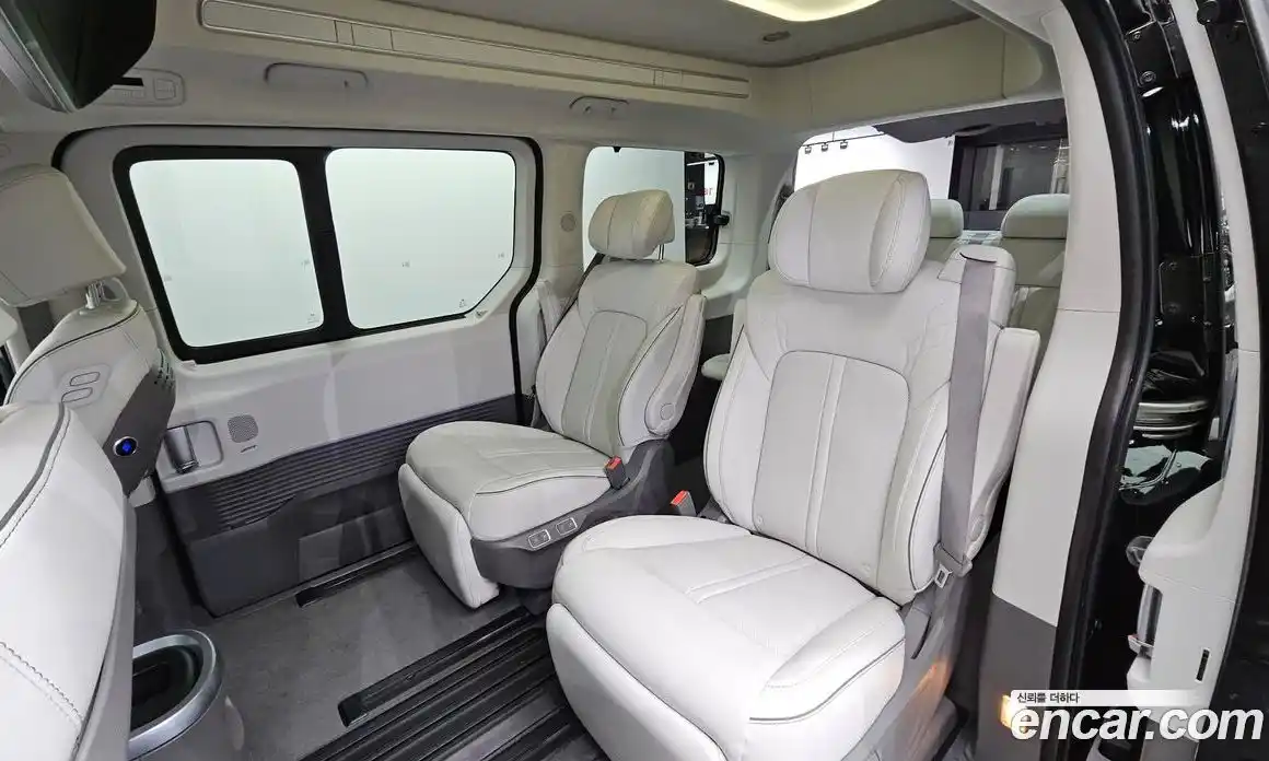 Hyundai Staria 2023 2.2 автомат (гидро), фото 16