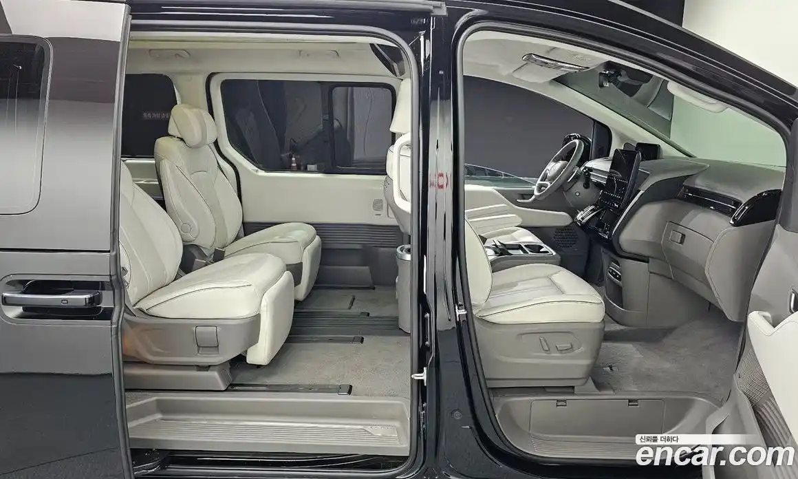 Hyundai Staria 2023 2.2 автомат (гидро), фото 17