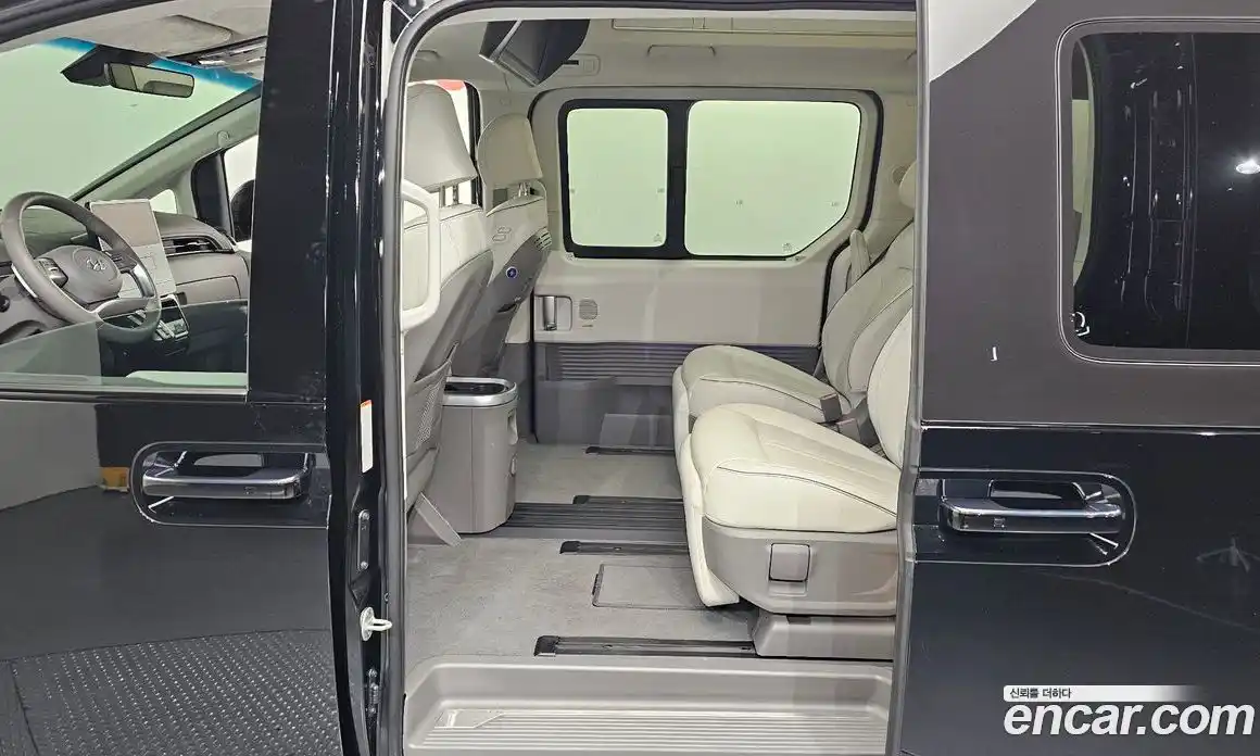 Hyundai Staria 2023 2.2 автомат (гидро), фото 18