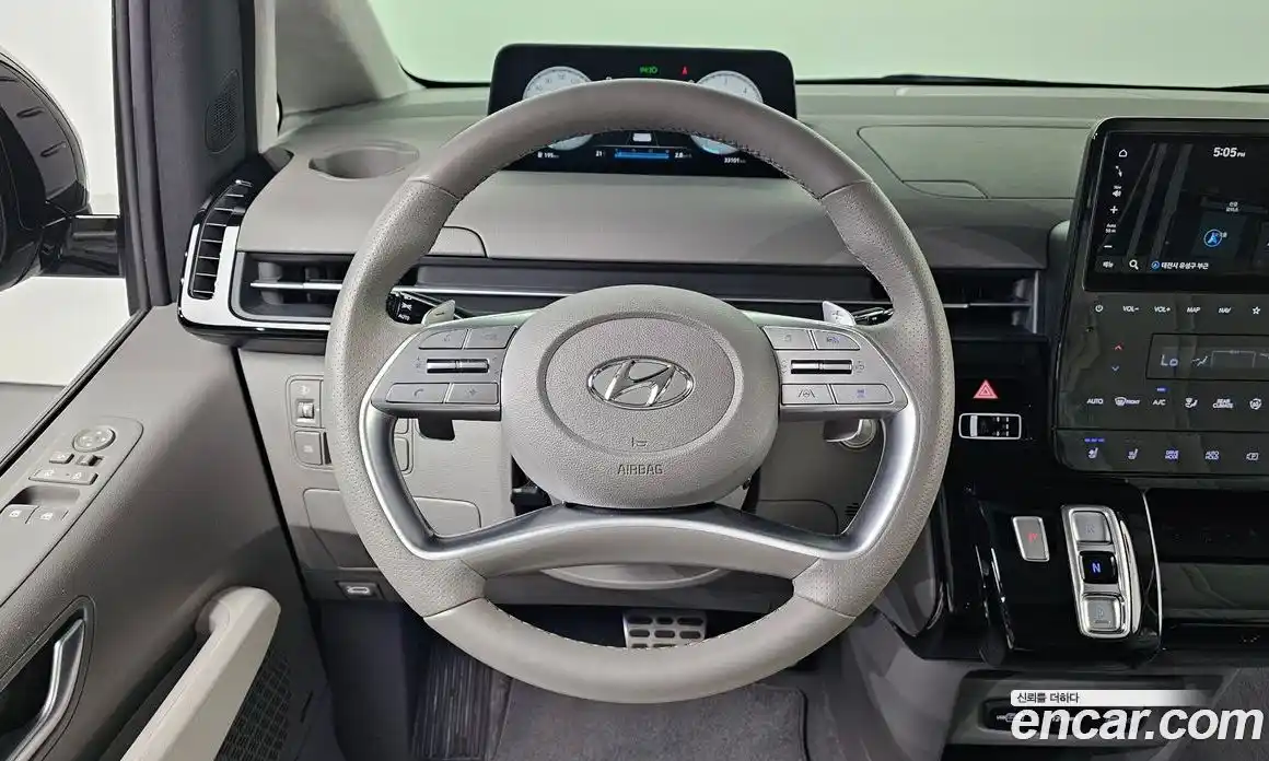 Hyundai Staria 2023 2.2 автомат (гидро), фото 20