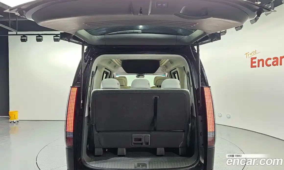 Hyundai Staria 2023 2.2 автомат (гидро), фото 24