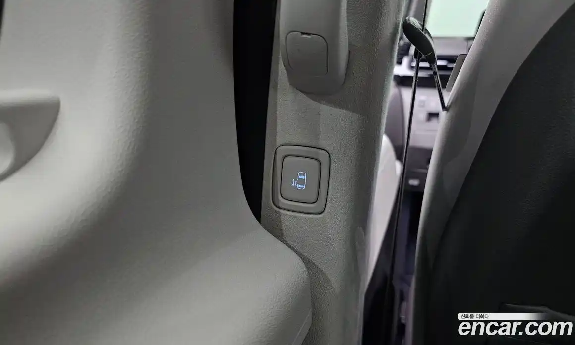 Hyundai Staria 2023 2.2 автомат (гидро), фото 30
