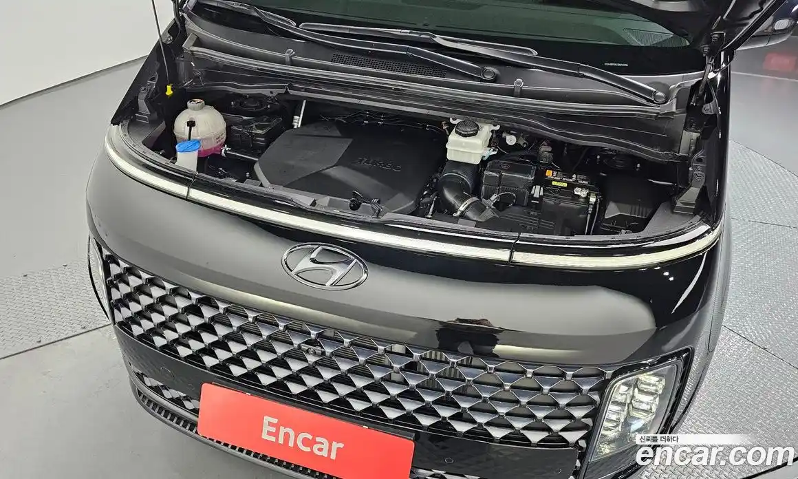 Hyundai Staria 2023 2.2 автомат (гидро), фото 6