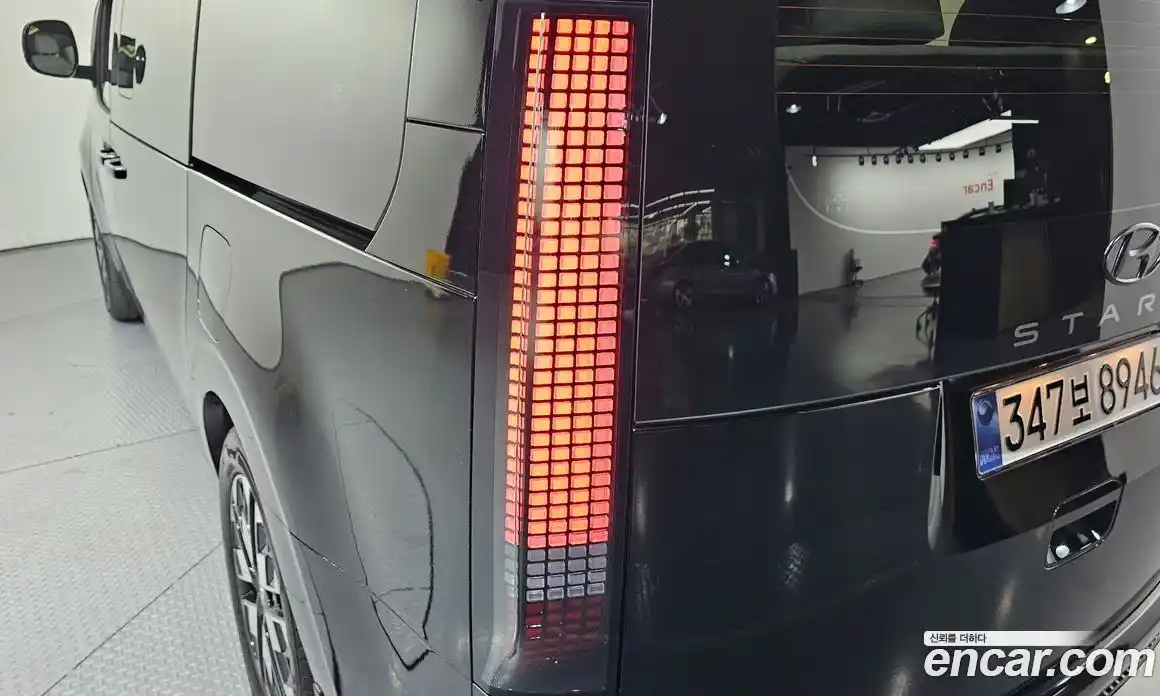 Hyundai Staria 2023 2.2 автомат (гидро), фото 9