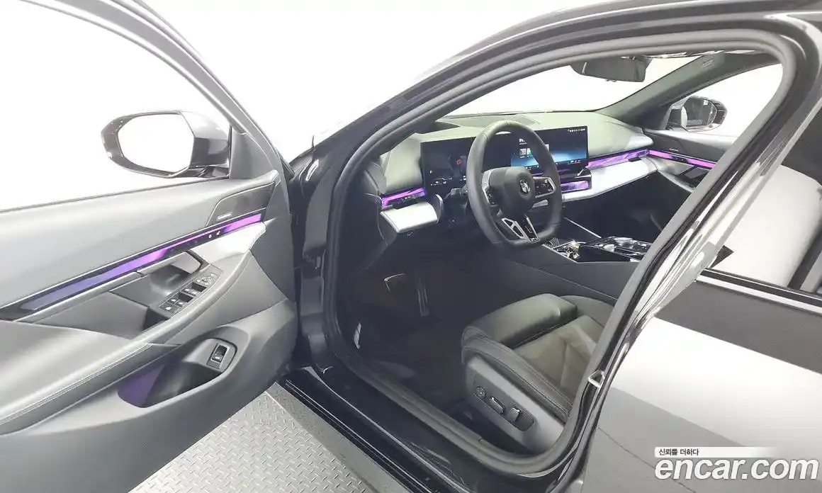 BMW 5-Series 2025 2.0 гидро, фото 13