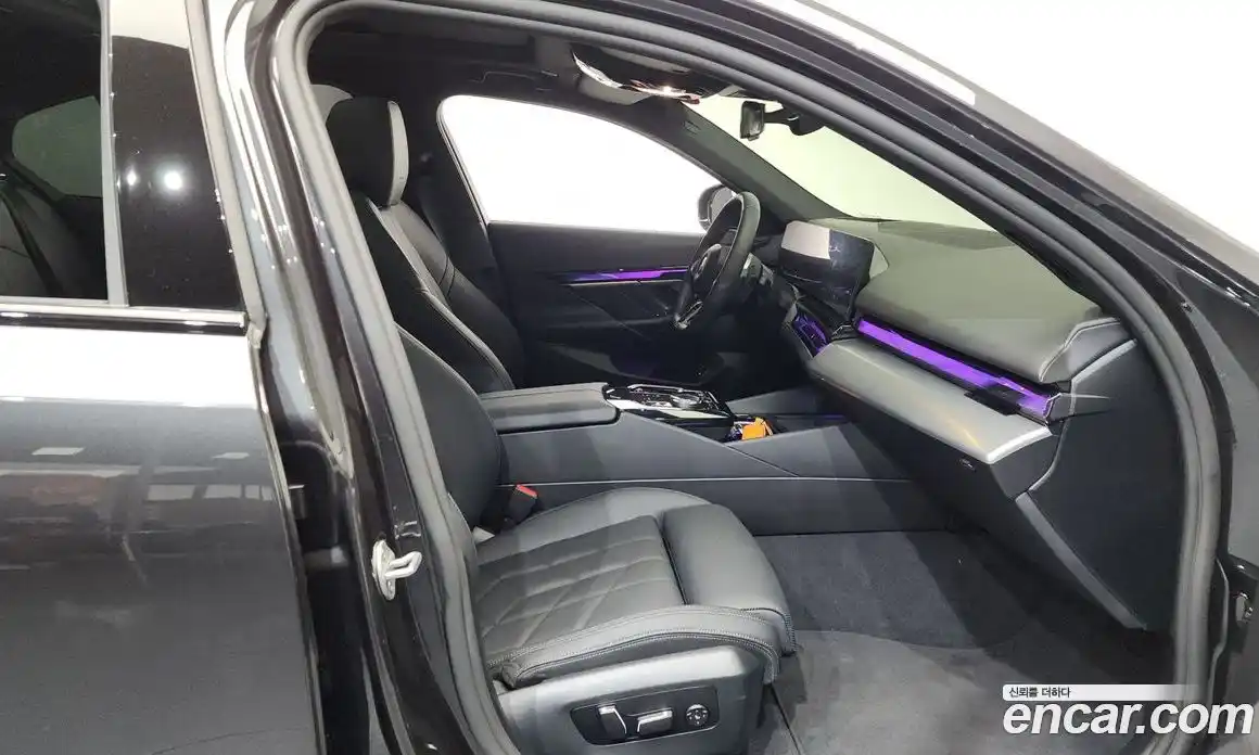 BMW 5-Series 2025 2.0 гидро, фото 16