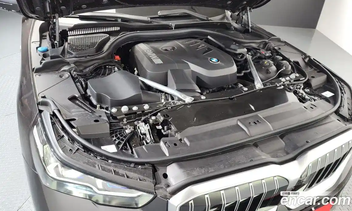 BMW 5-Series 2025 2.0 гидро, фото 6