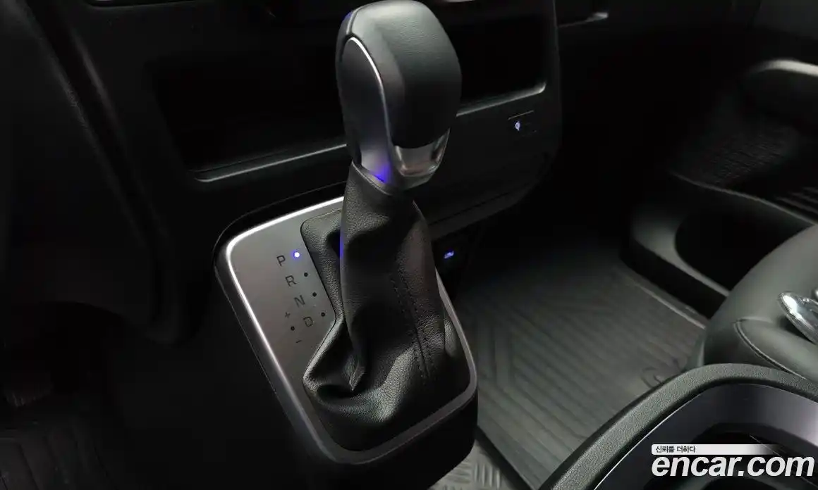 Hyundai Staria 2025 2.2 гидро, фото 12