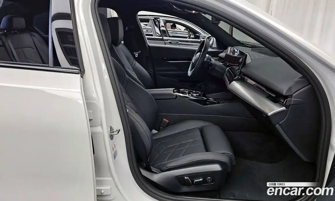 BMW 5-Series 2023 2.0 гидро, фото 17
