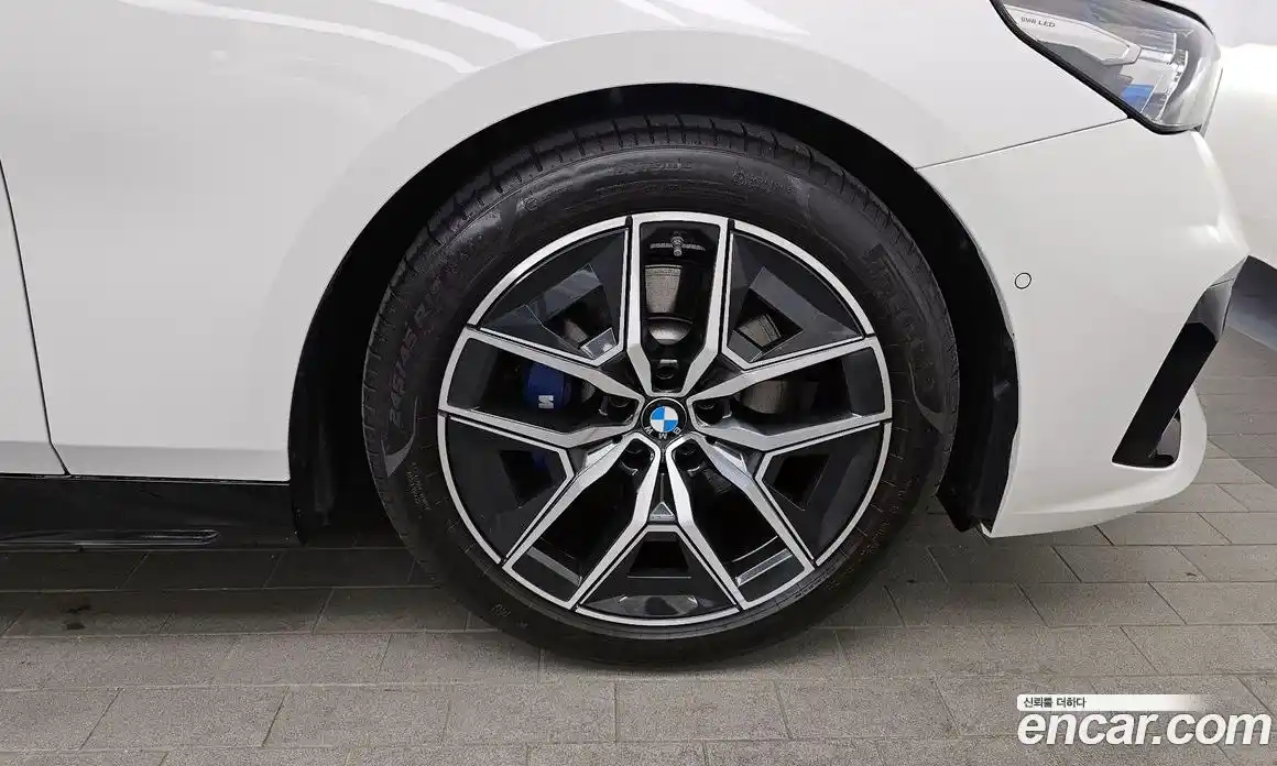 BMW 5-Series 2023 2.0 гидро, фото 7