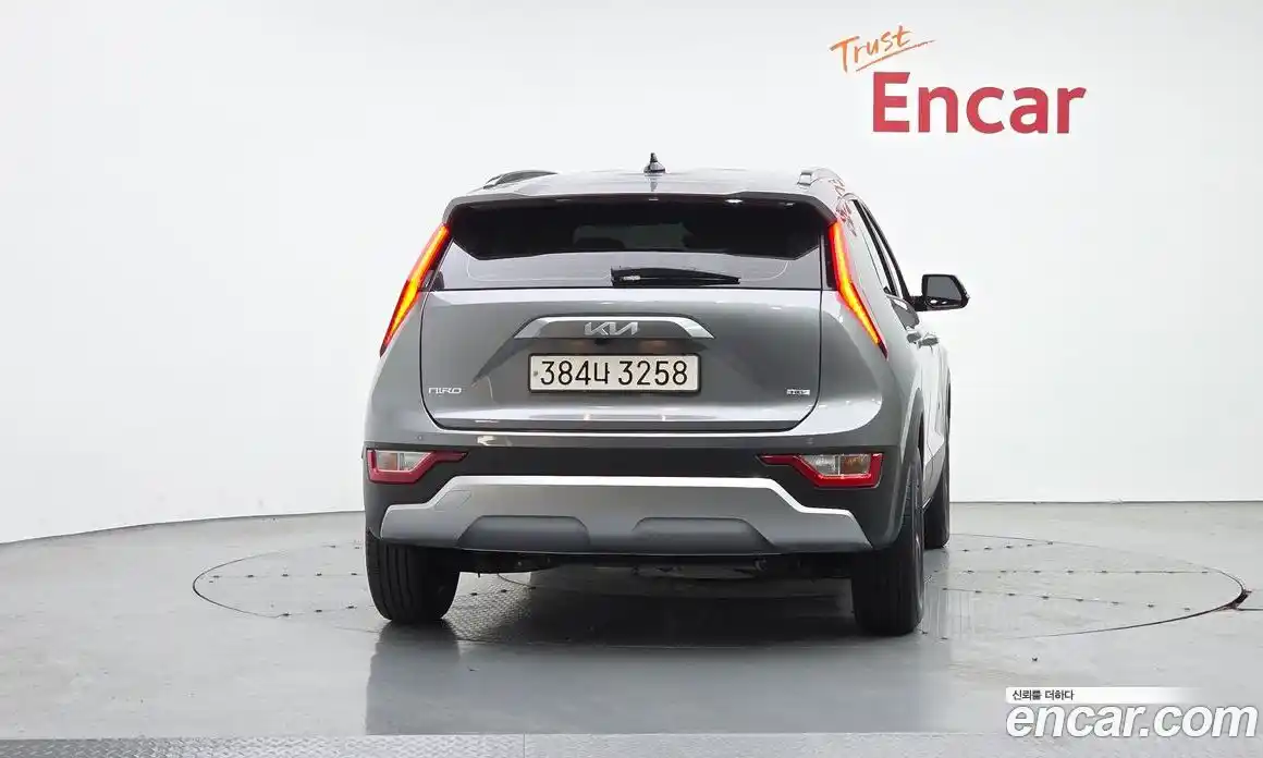 Kia Niro 2024 1.6 автомат (гидро), фото 4