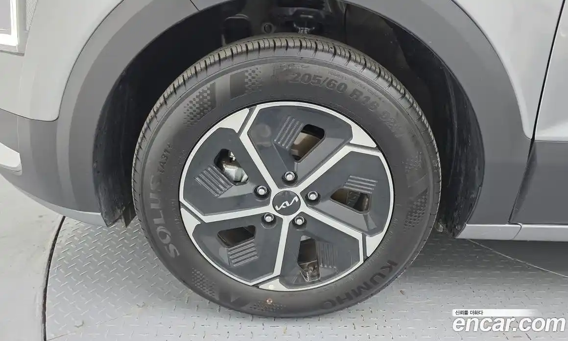 Kia Niro 2024 1.6 автомат (гидро), фото 5
