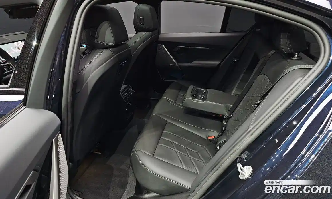 BMW 5-Series 2025 2.0 гидро, фото 16