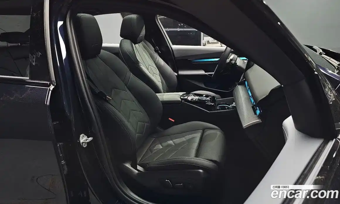 BMW 5-Series 2025 2.0 гидро, фото 17