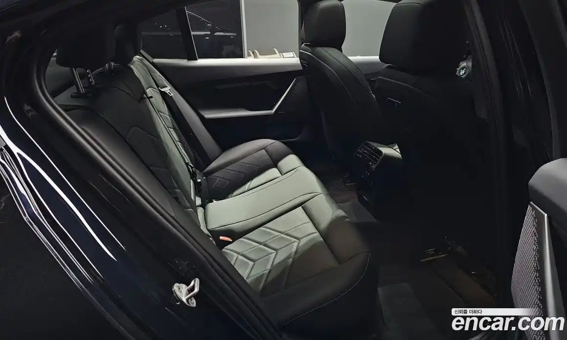 BMW 5-Series 2025 2.0 гидро, фото 18