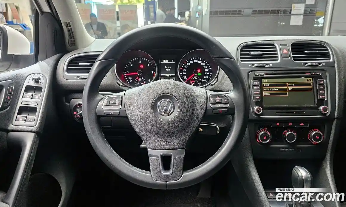Volkswagen Golf 2013 1.6 автомат (гидро), фото 13
