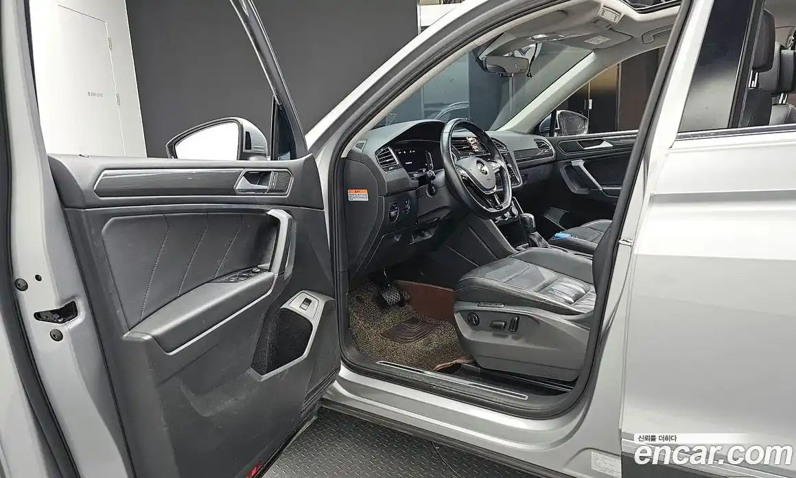 Volkswagen Tiguan 2020 2.0 автомат (гидро), фото 13