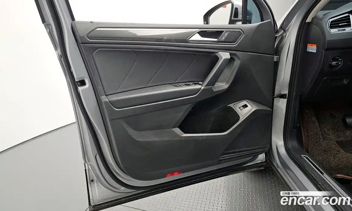 Volkswagen Tiguan 2020 2.0 автомат (гидро), фото 14