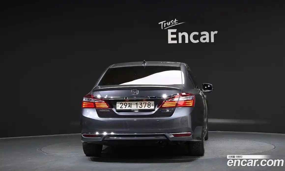 Honda Accord 2017 2.0 автомат (гидро), фото 4