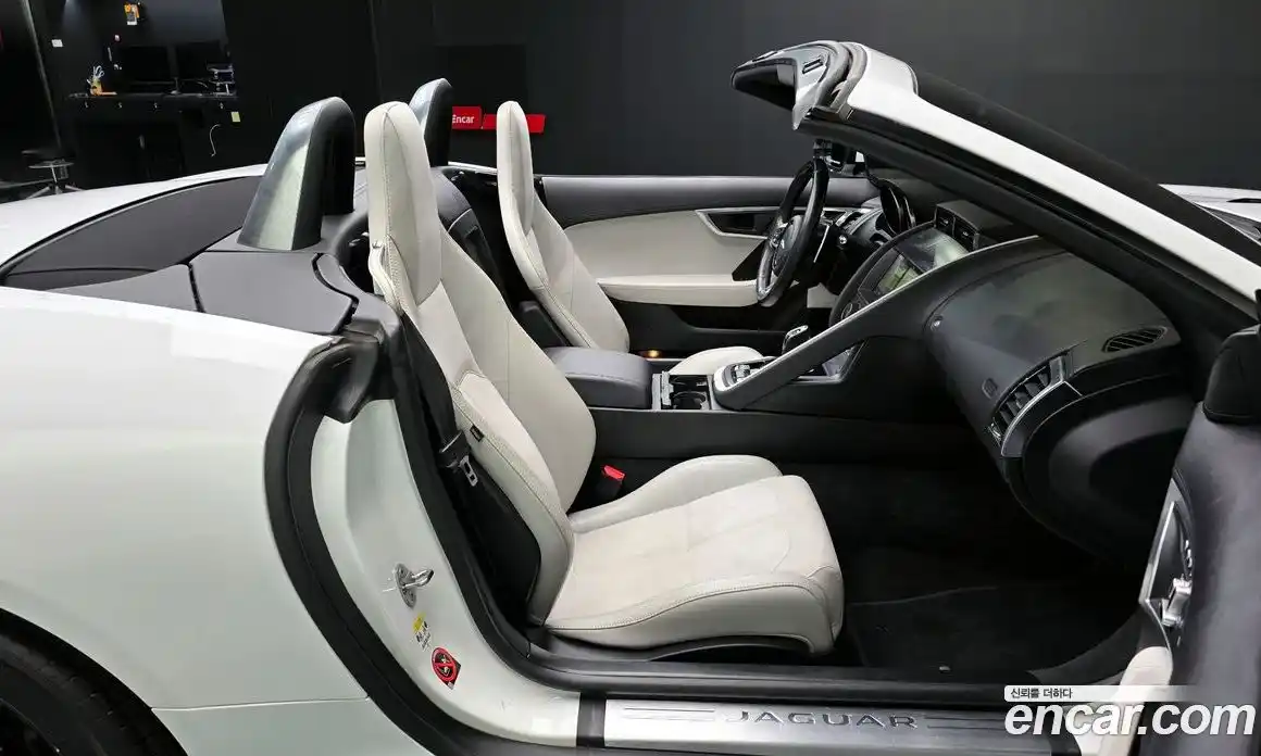 Jaguar F-Type 2018 2.0 гидро, фото 16