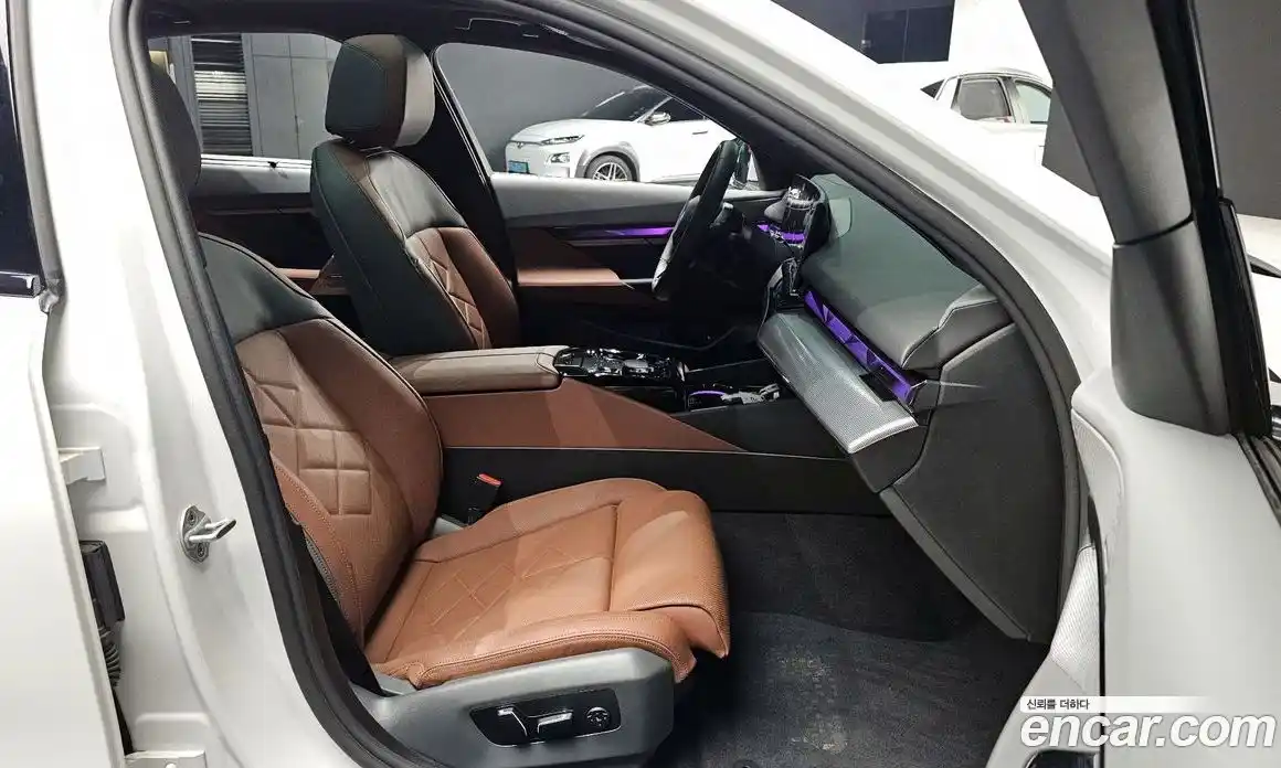 BMW 5-Series 2025 2.0 гидро, фото 15