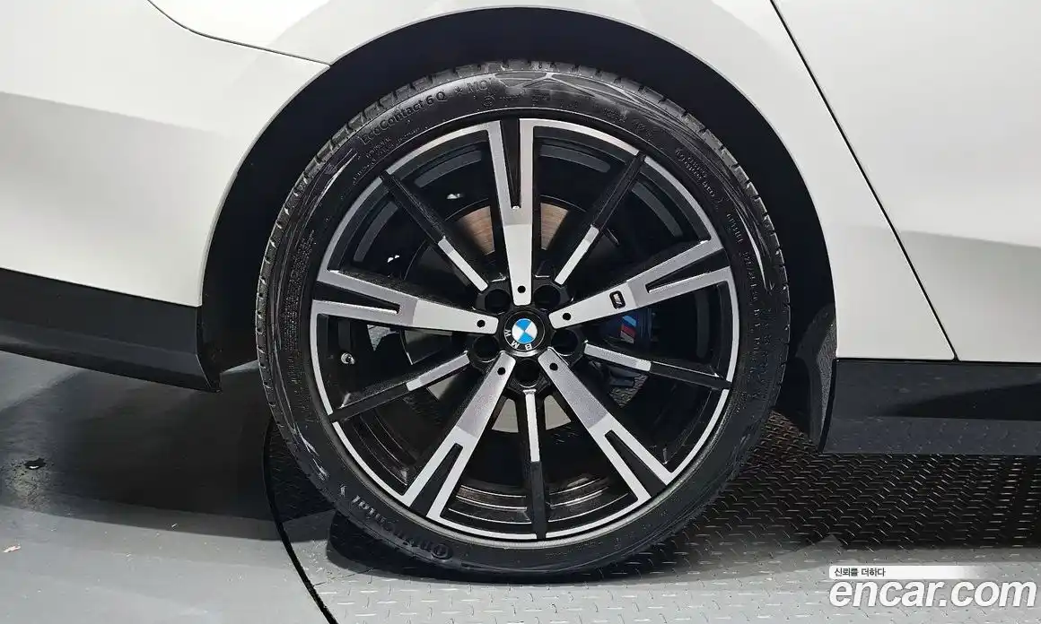 BMW 5-Series 2025 2.0 гидро, фото 4