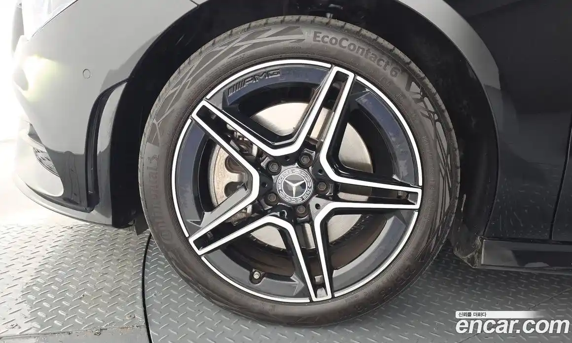 Mercedes-Benz CLA-Class 2023 2.0 гидро, фото 5
