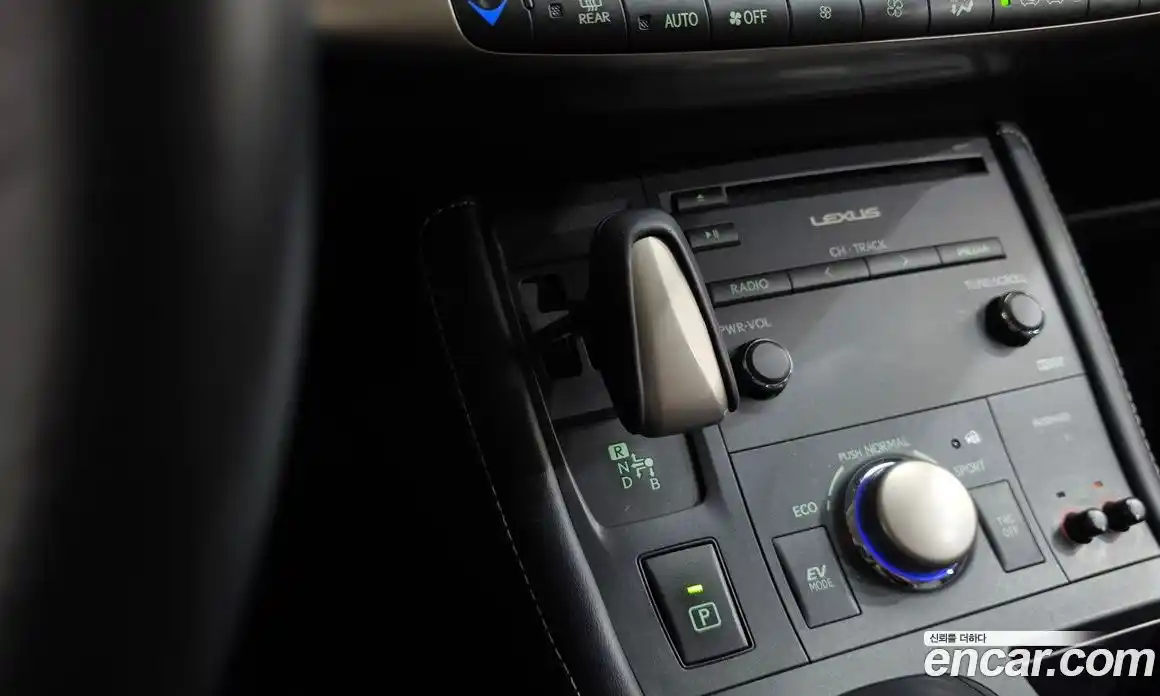 Lexus CT200h 2018 1.8 гидро, фото 12